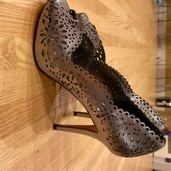 Pumps - Picture 4 of 4